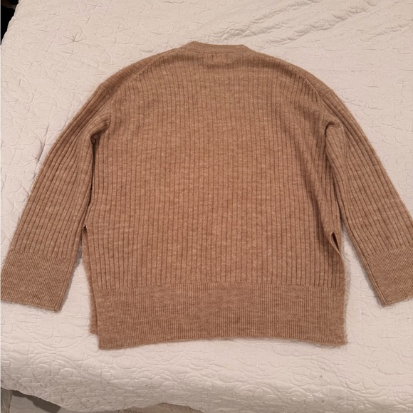 H&M OVERSIZED SWEATER - Picture 6 of 7